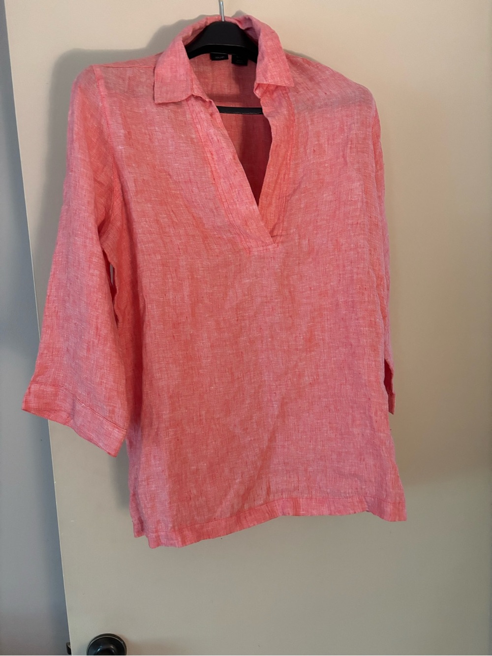 Tahari Light 100% Linen Blouse
Pinky coral in colour. Arrived steamed.
Perfect